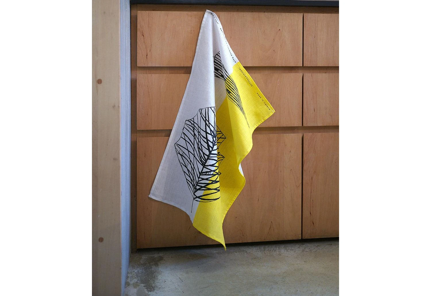 Black Leaf Tea Towel, 1959 3 Black Leaf Tea Towel, 1959 - Image 3