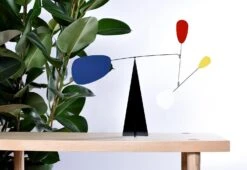 Paris Decorative Mobile -Vitra Store Paris mobile M 1