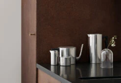 Stelton Arne Jacobsen Teapot, 1967 11 Stelton Arne Jacobsen Teapot, 1967 -Vitra Store stelton arne jacobsen teapot 5