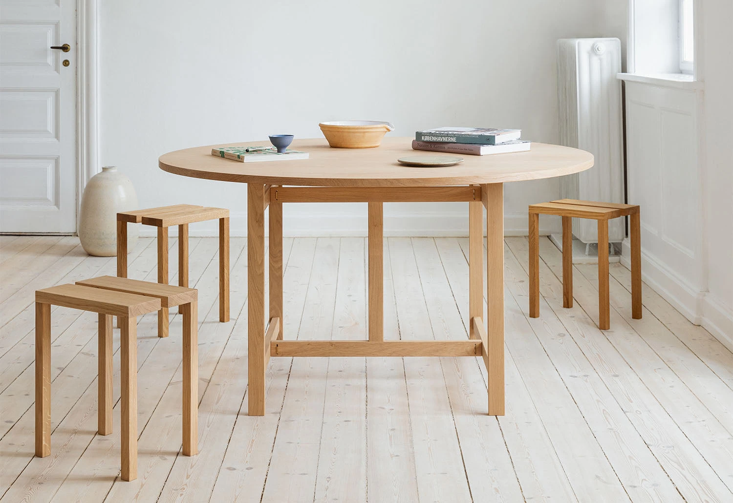 Moebe Round Dining Table 1 Moebe Round Dining Table